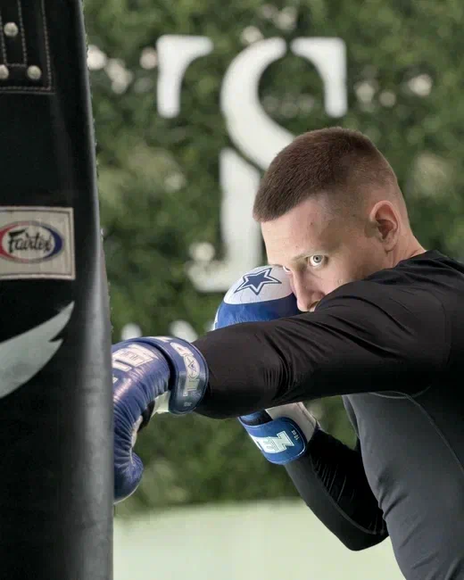 Viacheslav Manuilov — heavy bag work on a Fairtex bag at Troyan Studio Kraków